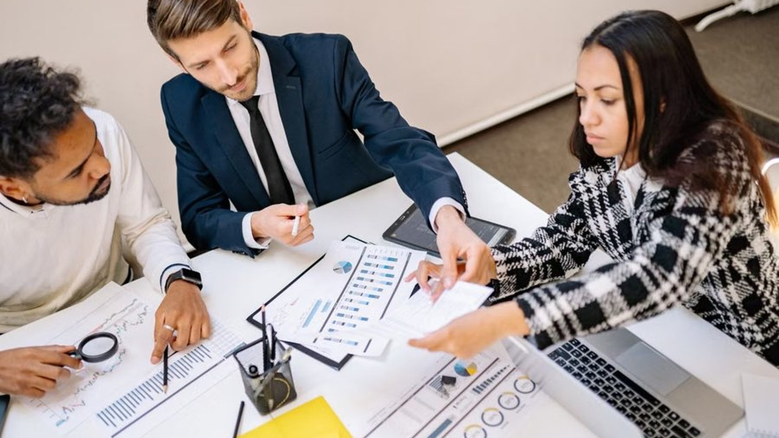 Advisory network reviewing a transaction